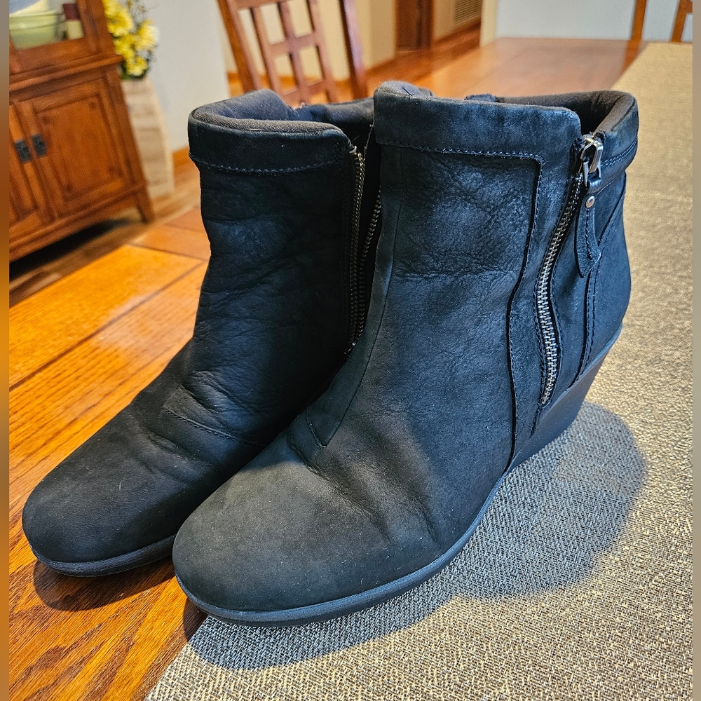 Earth black booties